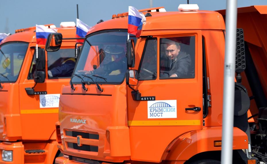 Владимир Путин принял участие в открытии движения по автодорожной части Крымского моста