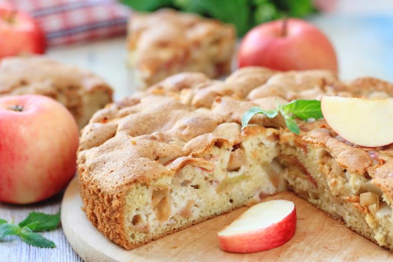 Как испечь классическую шарлотку