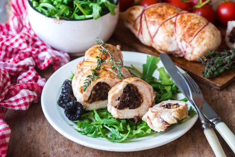 Рецепт мясного рулета с черносливом