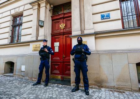 «Бредовые обвинения»: в ГД раскритиковали закрытие консульства РФ в Польше