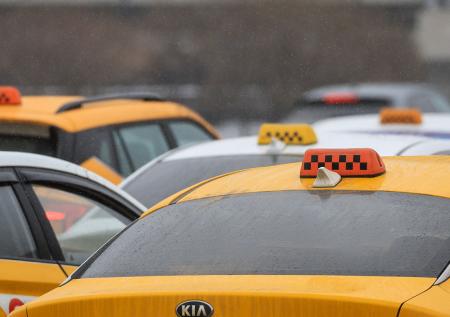 Госдума приняла законопроект о локализации автомобилей такси
