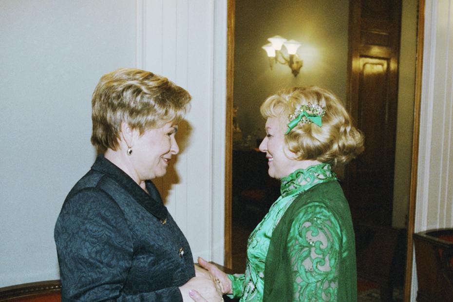 Наина Ельцина и Людмила Касаткина