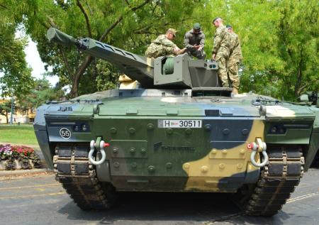 Второй фронт открывается? Зачем Венгрия стянула танки к границе с Украиной