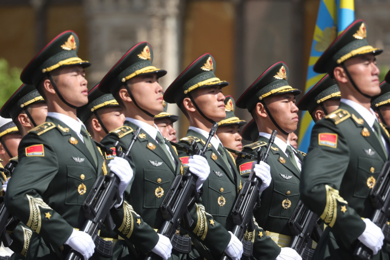 Военнослужащие армии КНР во время парада Победы