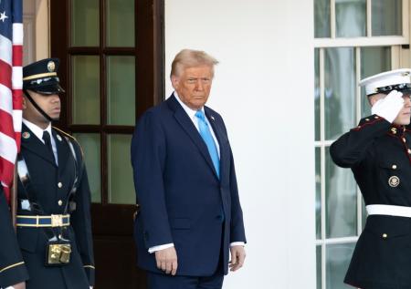 Трамп покинул США и улетел в ближневосточную страну