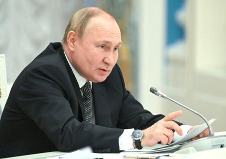 Путин поручил составить топ-100 лучших российских фильмов для школ