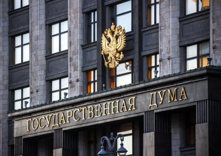 Госдума одобрила арест имущества релокантов за дискредитацию армии