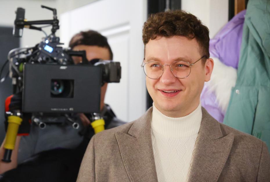 Филипп Бледный (Веник) на съемочной площадке телесериала «Папины дочки. Новые»