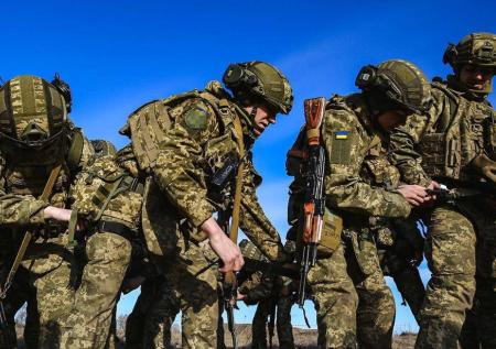 Издевательства бойцов ВСУ над сослуживцем попали на видео