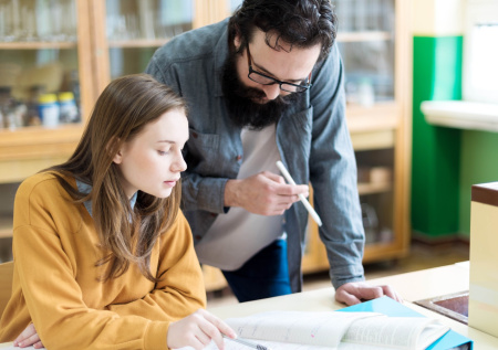 Рособрнадзор запретил досмотр школьников на ЕГЭ