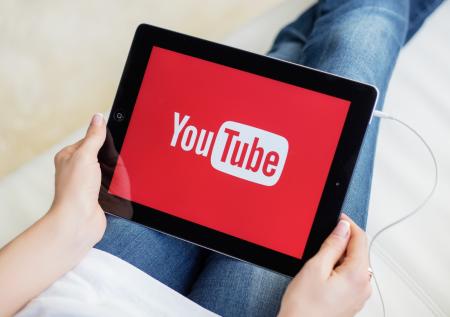 Почему не работает YouTube 13 мая: замедление, блокировка песен о Победе