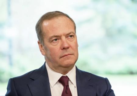 Медведев посетил пороховой завод в Перми и обсудил будущее российского ОПК