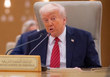 «На кону миллиарды долларов»: что заставило Трампа пожать руку террористу