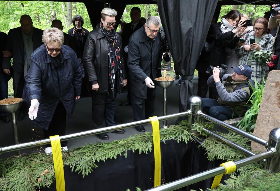 Церемония прощания и похорон актрисы и вдовы режиссера Леонида Гайдая Нины Гребешковой на Кунцевском кладбище