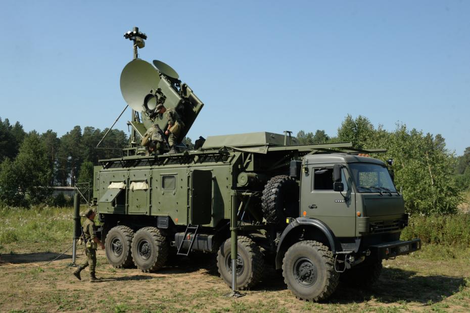 Развертывание наземного многофункционального модуля помех «Красуха-4»