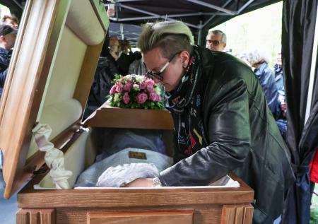 Внучка Нины Гребешковой вспомнила последние съемки бабушки в 90 лет