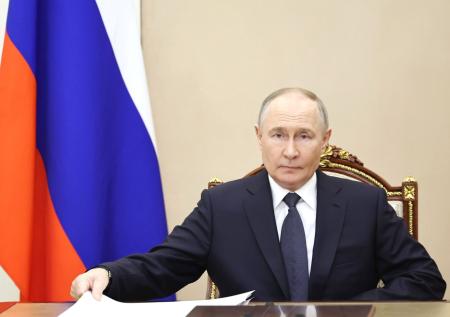 Путин пригласил командующих группировками войск в зоне СВО на совещание