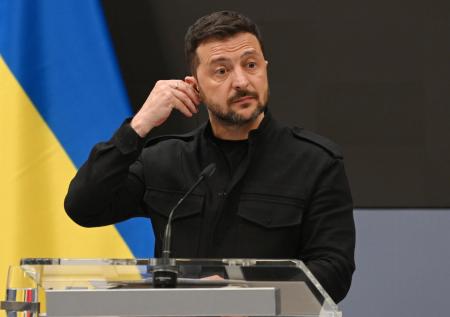 Зеленский заявил, что украинская делегация останется в Стамбуле до 16 мая