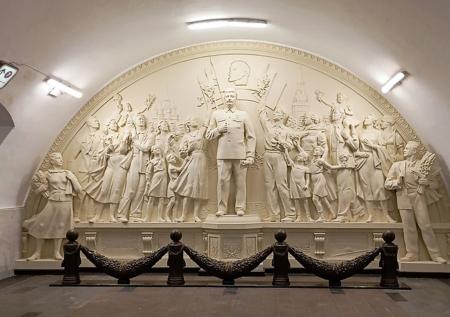 В московском метро воссоздали барельеф со Сталиным