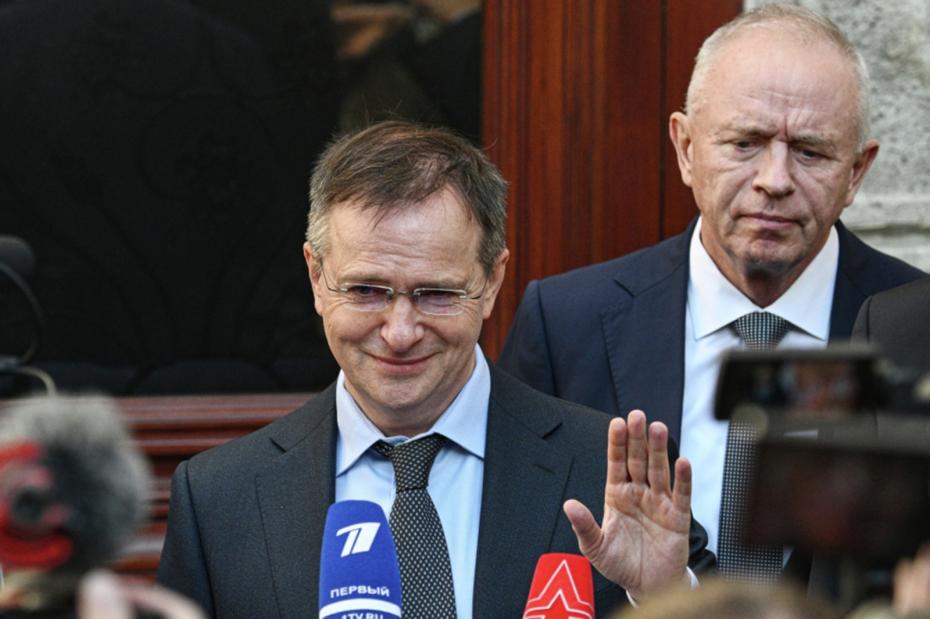 Помощник президента РФ Владимир Мединский на пресс-конференции в Стамбуле