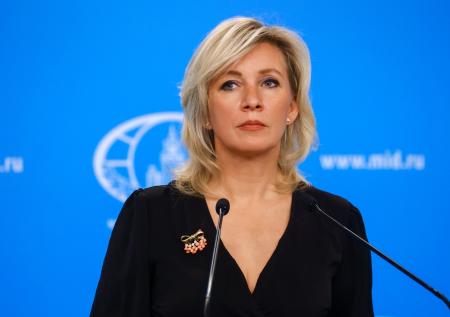 «Пока клоун навыступается»: Захарова о затягивании Зеленским переговоров