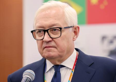 «США успешно справляются»: Рябков раскрыл, хочет ли БРИКС подорвать доллар