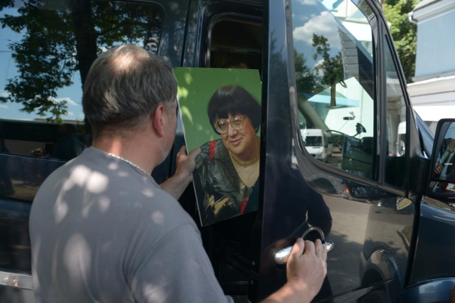 Прощание с правозащитницей Валерией Новодворской в сквере у Сахаровского центра