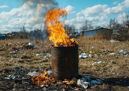 В МЧС раскрыли, почему москвичам запретили сжигать мусор на участках