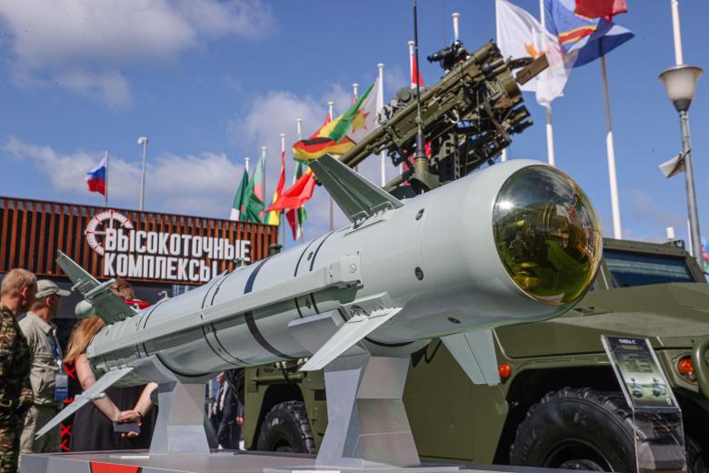 Легкая многоцелевая управляемая ракета 305Э