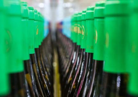 Нарколог оценил инициативу о сокрытии алкоголя с прилавков в России