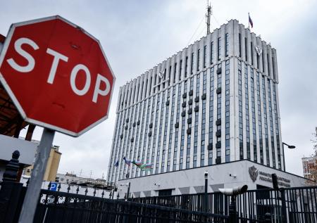 Минюст признал иноагентами активистку Зудиеву и политолога Комова