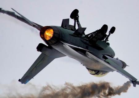 Названы главные версии крушения F-16 на Украине