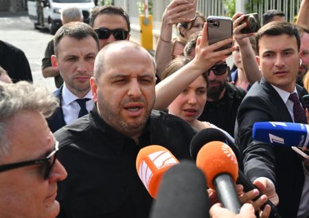 Толпа журналистов «набросилась» на Умерова после переговоров в Стамбуле