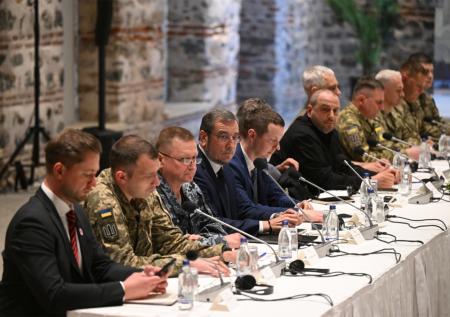 Политтехнолог предположил, кто на самом деле руководил делегацией Украины