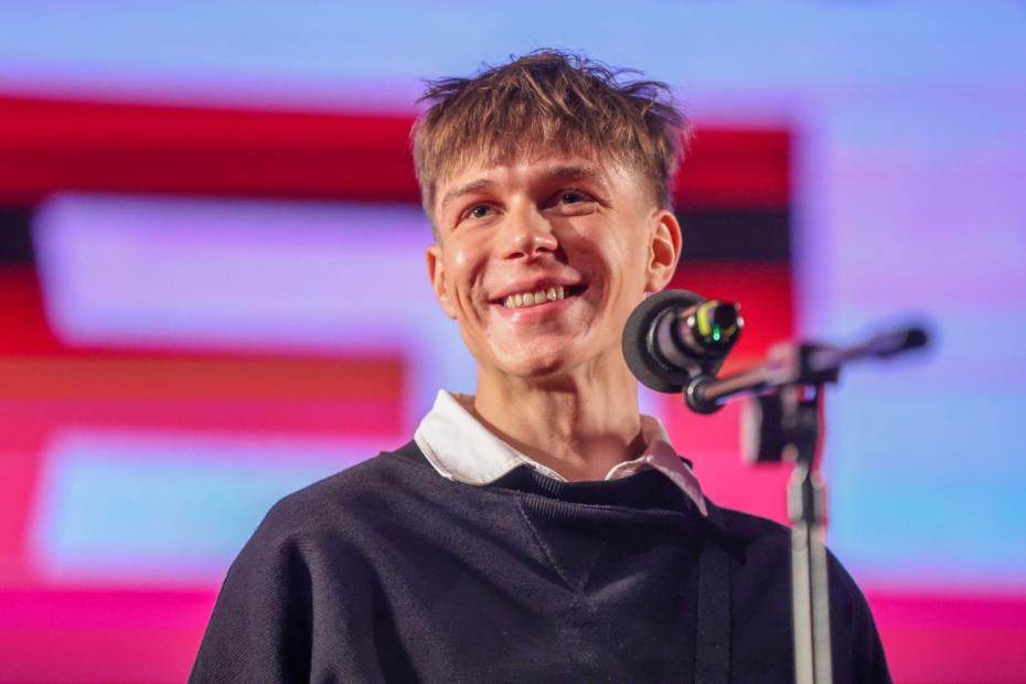 Актер Глеб Калюжный