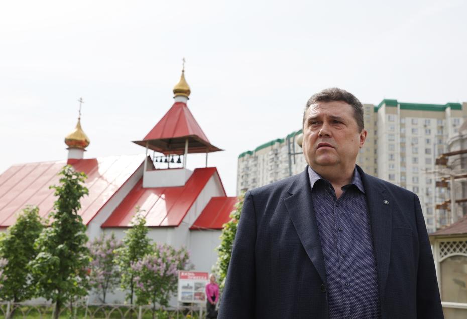 Председатель Союза журналистов России Владимир Соловьев на открытии Галереи Славы в память о погибших журналистах в храме Анатолия и Протолеона в парке Артема Боровика