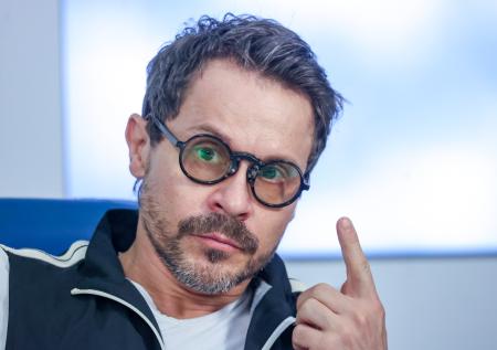 Актер Павел Деревянко оригинально сделал предложение своей девушке