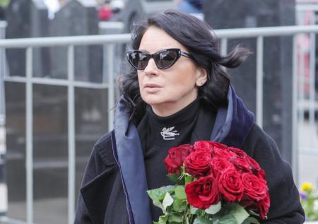 Стриженова показала кадры могилы погибшей золовки