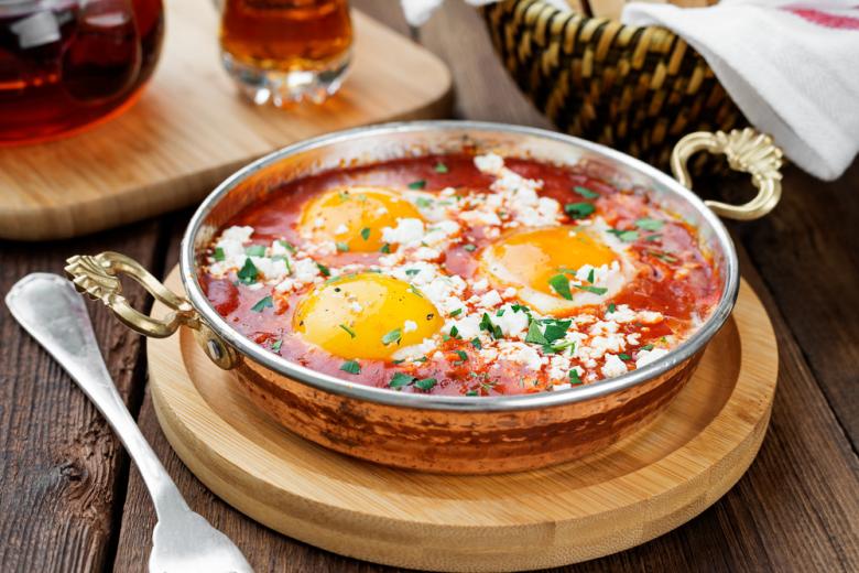 Турецкая яичница менемен порадует ярким вкусом и ароматом