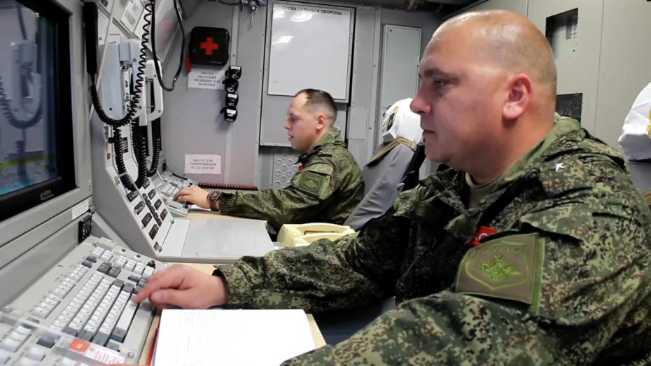 Работа расчета Ракетных войск стратегического назначения РФ перед запуском межконтинентальной баллистической ракеты (МБР) РС-24 «Ярс»
