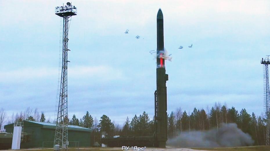 Запуск межконтинентальной баллистической ракеты (МБР) РС-24 «Ярс»