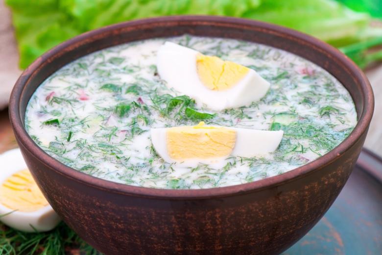 Окрошка на минералке получается более нежной, чем на квасе