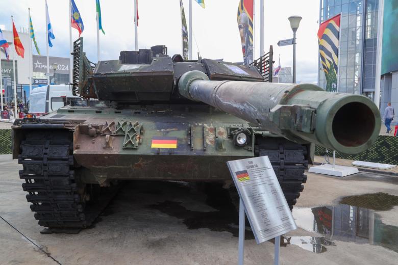Танк Leopard 2A6 на выставке трофейной военной техники, захваченной российскими военнослужащими в ходе СВО