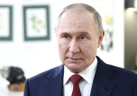 В Кремле сообщили, как Путин связался с Трампом из «Сириуса»