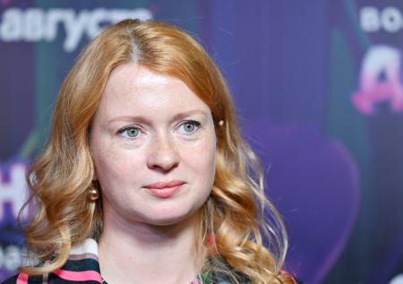 Звезда сериала «Дылды» выступила против диет и пластики