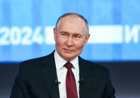Путин призвал искать наиболее эффективные пути движения к миру
