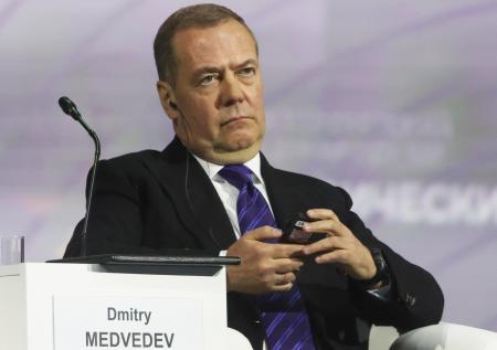 Медведев уверен, что мир признает Донбасс и Новороссию за Россией