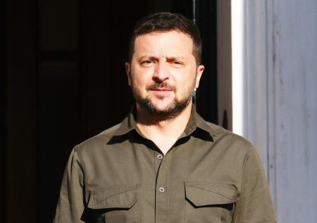Составлен список звезд, напомнивших Зеленскому про год его «просрочки»