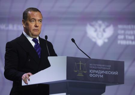 Медведев назвал истинную цель «коалиции желающих» на Украине