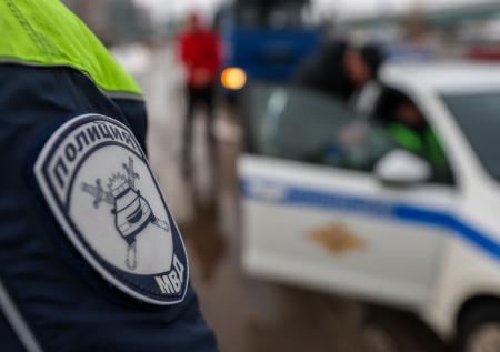 Элитная иномарка влетела в два отбойника и взорвалась на трассе
